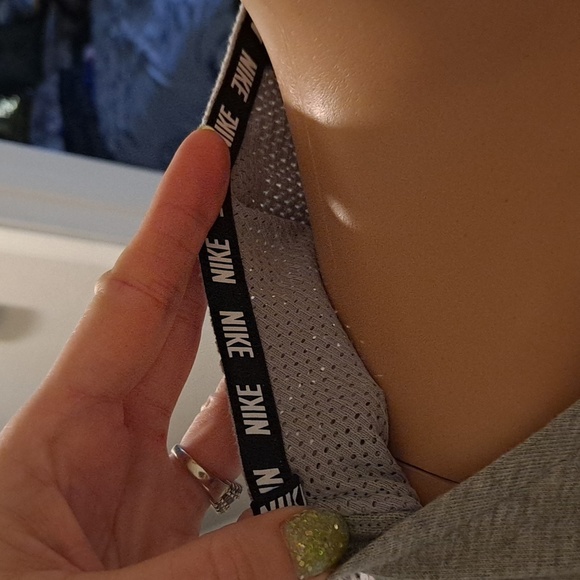 Mens Nike Legend Sleeveless Crew Neck Grey Tee with Upper Back Mesh Panel - Picture 8 of 9